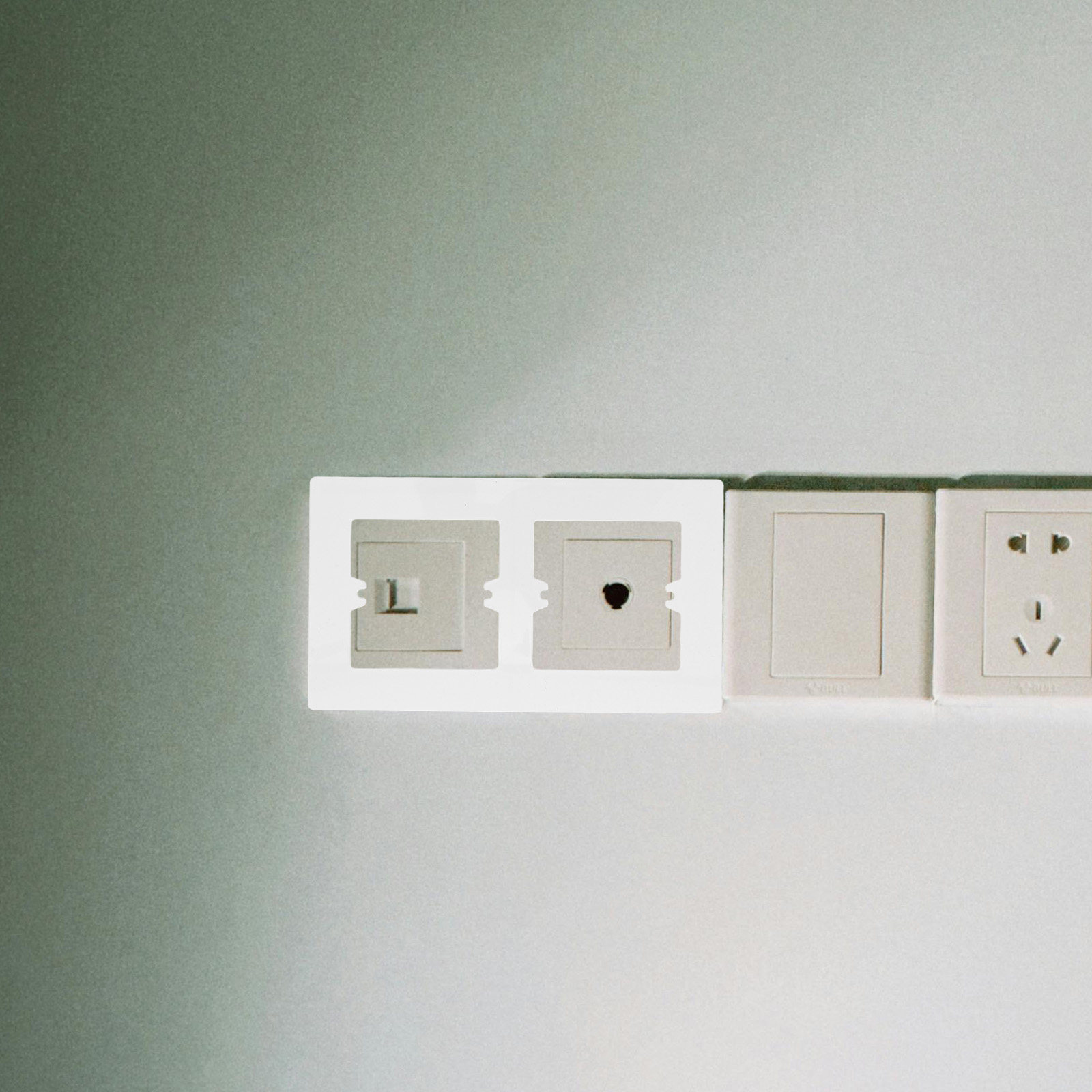 Home Decor Outlet - 2Pcs White Decorative Socket Cover Plate