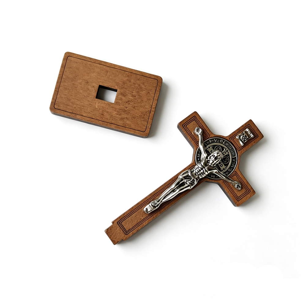 St Benedict Standing Crucifix  - Home Decor Mod recension och pris